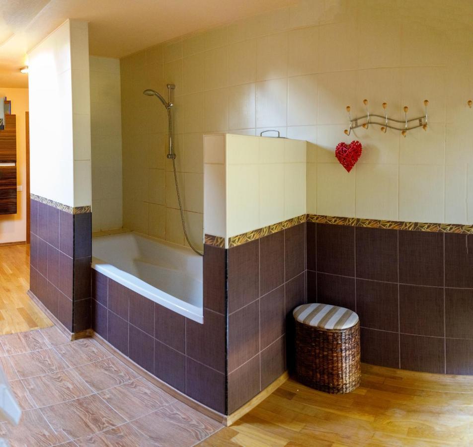Bash Village House Ventspils Extérieur photo